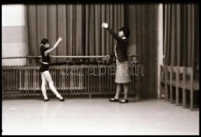 cca 1960 és 1985 között készült felvételek vegyesen, 325 db vintage NEGATÍV Magyar Alfréd budapesti ...