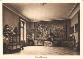 Esztergom, Esztergomi Keresztény Múzeum a Hercegprímási palotában, porcelánterem, belső. Balogh Rudolf (EK)