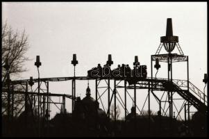 cca 1976 Budapest, Vidámpark, Kalocsai Rudolf (?-?) budapesti fotóriporter és fotóművész hagyatékábó...
