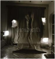 cca 1978 Műtermi kísérletek egy aktfotózáson, 7 db vintage NEGATÍV, 6x6 cm