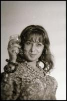 cca 1981 Egy pohár vermut oldja a gátlásokat..., Marinkay István (1920-?) veszprémi fotóművész hagyatékából 9 db vintage NEGATÍV, 36x24 mm