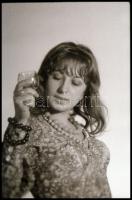 cca 1981 Egy pohár vermut oldja a gátlásokat..., Marinkay István (1920-?) veszprémi fotóművész hagya...