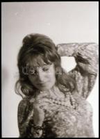 cca 1981 Egy pohár vermut oldja a gátlásokat..., Marinkay István (1920-?) veszprémi fotóművész hagya...