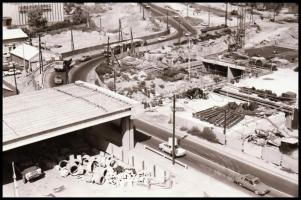 1983 Budapest, Váci út, a metró Árpád hídi állomásának építése idején, 32 db vintage NEGATÍV, 24x36 ...