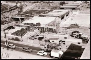 1983 Budapest, Váci út, a metró Árpád hídi állomásának építése idején, 32 db vintage NEGATÍV, 24x36 ...