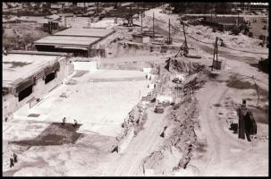 1983 Budapest, Váci út, a metró Árpád hídi állomásának építése idején, 32 db vintage NEGATÍV, 24x36 ...