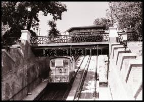 1986 Budapest, a budai sikló építése, környezeti városképpel együtt, 42 db vintage NEGATÍV, 24x36 mm