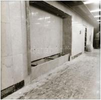 cca 1980 Budapest, metróépítés a föld alatt, 27 db vintage NEGATÍV, 6x6 cm