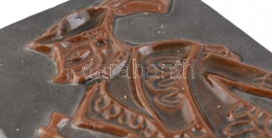 Betyár fokossal, retro mázas kerámia falikép, jelzés nélkül, mázhibákkal, egészen apró lepattanással...