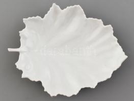 Höchst porcelán levél formájú kínáló, jelzett, mázhibákkal, egészen apró lepattanással, 19x14,5 cm, m: 4 cm