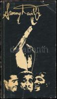 Sammy Davis Jr. Bp., 1972.,Vue Touristique. Fekete-fehér képekkel illusztrált. Kiadói papírkötés, kopott borítóval, volt könyvtári példány.