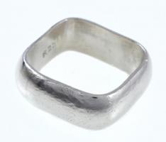 Ezüst(Ag) négyszögletes modern gyűrű, jelzett, méret: 55, nettó: 9,8 g