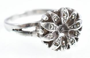 Ezüst(Ag) markazitos, virágos gyűrű, jelzett, méret: 58, bruttó: 2,5 g