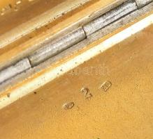 Ezüst(Ag) bordázott névjegykártyatartó, belül aranyozott, jelzett, 7,7×5,5×1,3 cm, nettó: 85,6 g