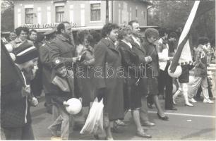 ~1960 Gödöllő, Szabadság tér HÉV megállóhely, vasútállomás, szocreál felvonulás. photo