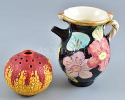 Hllauris jelzéssel: virágos kerámia váza, kiöntő. Kézzel festett, mázas kerámia. m: 13,5 cm + Repesztett mázas kerámia váza. Jelzés nélkül. d: 8 cm