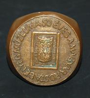 50 éves a Magyar Posta Bélyegmúzeuma bronz levélnehezék, alja plakettformára kialakítva