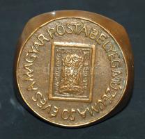 50 éves a Magyar Posta Bélyegmúzeuma bronz levélnehezék, alja plakett formára kialakítva