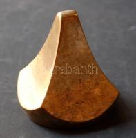 50 éves a Magyar Posta Bélyegmúzeuma bronz levélnehezék, alja plakett
formára kialakítva