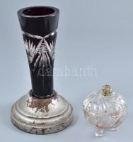 Ólomkristály váza, fa talapzaton + üveg bonbonier, kis csorbával, kopásnyomokkal, m: 8 és 19 cm