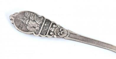 Ezüstözött levélbontó / süteményes kés (?), jelzett, kopásnyomokkal, h: 18,5 cm