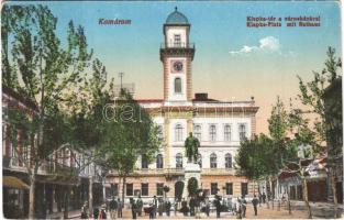 Komárom, Komárno; Klapka tér, Városháza. Vasúti levelezőlapárusítás / square, town hall (EK)
