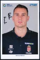 Vámos Márton (1992-) világ- és Európa-bajnok magyar válogatott vízilabdázó aláírása az őt ábrázoló fotón