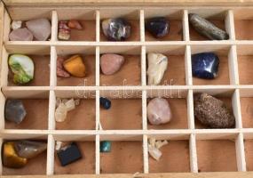Ásványok gyűjteménye zárható fa dobozkában és zacskóban