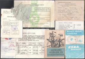 cca 1950-1988 Kerékpárokkal, motorokkal kapcsolatos papírrégiség tétel: jótállási jegy, biztosítási kötvény, útmutatók, fotók, stb., magyar és cseh nyelven