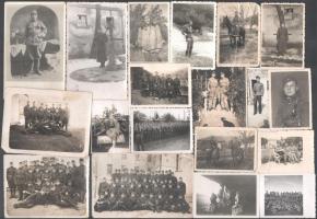 cca 1910-1956 Vegyes, többségében II. világháború előtti katonai fotók, 25 db fotó és fotólap, közte több feliratozott, változó állapotban, 7,5x5,5 cm és 14x9 cm közötti méretben