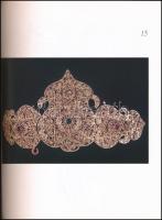 Gerelyes Ibolya: Török ékszerek . H.n., é.n., k.n.. Kiadói papír kötés. Fekete-fehér és színes fotók...