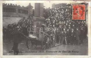 1910 Paris, Inondation, Traversée du Quai de Passy / flood. TCV card (EK)