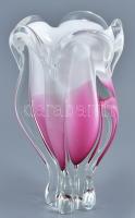 Rózsaszín-fehér, többrétegű, anyagában színezett üveg váza, kis kopásnyomokkal, m: 28 cm