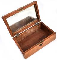 Régi tükrös fa doboz intarziával, kissé megviselt állapotban. 27x17x8 cm