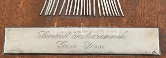 Gazdajelvény kalászokkal fa hordozón, 1905 és 1930 évszámokkal, ezüst (Ag) gravírozott fém lappal és...