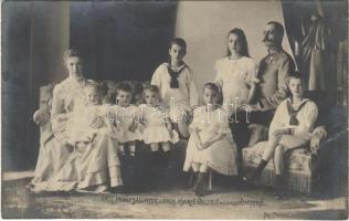 Erzh. Franz Salvator und Erzh. Marie Valerie mit ihren Kindern (fa)