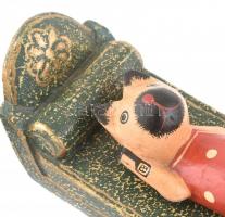 Fa heverő + 2 db fa figura, kopásnyomokkal