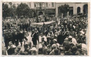 1934 Chernivtsi, Czernowitz, Cernauti; Greek Catholic procession with Vasyl Mastsiukh (?). photo (EK)