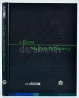 A dunai hajózás kézikönyve. Bp., 2013. Kiadói kartonált kötés, jó állapotban.