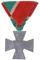 1940. "Nemzetvédelmi Kereszt / A Hazáért" hadifém kitüntetés eredeti mellszalaggal T:3
Hu...