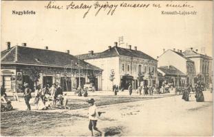 1915 Nagykőrös, Kossuth Lajos tér, piac, gyógyszertár, Szabó Gyula, Gál Sándor és Weisz Mihály üzlete, temetkezési vállalat
