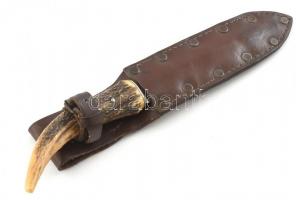 cca 1930 Blazsek vadászkés csont nyéllel, bőr tokban, jó állapotban, h: 23 cm