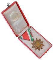 1947. "A Magyar Szabadság Érdemrend bronz fokozata" Br kitüntetés, mellszalagon, eredeti, ...