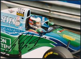 Michael Schumacher (1969-) Formula-1 hétszeres világbajnok autóversenyző aláírása az őt ábrázoló fotón, 18x13 cm / Michael Schumacher (1969-) autograph on photo