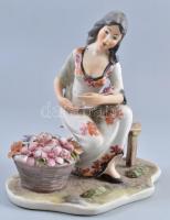 Azonosítatlan jelzéssel: Virágos lányka. biszkvit porcelán, kézzel fetsett jelzett, lepattanással a virágon 21 cm
