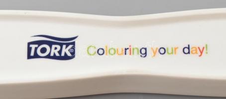 Tork porcelán olivabogyós tál, 6 db hozzá tartozó fém villával, eredeti dobozában. Matricás, hibátla...