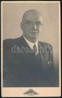 cca 1940 vitéz Ginzery Dénes MLSZ elnök, labdarúgó fotója, sarkán törésnyom, 13,5×8,5 cm