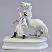 Herendi lovát fékező. lófékező csikós legény, kézzel festett, jelzett. sérült: kéz letört m 20 cm, h...