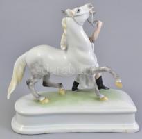 Herendi lovát fékező. lófékező csikós legény, kézzel festett, jelzett. sérült: kéz letört m 20 cm, h...