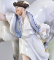 Herendi lovát fékező. lófékező csikós legény, kézzel festett, jelzett. sérült: kéz letört m 20 cm, h...